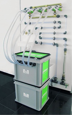 Der Spülwasser-Entspannungsbehälter dient zur beruhigten Ableitung des Spülwassers, sodass während des Spülvorgangs zum Beispiel auch Verschmutzungen vermieden werden.
