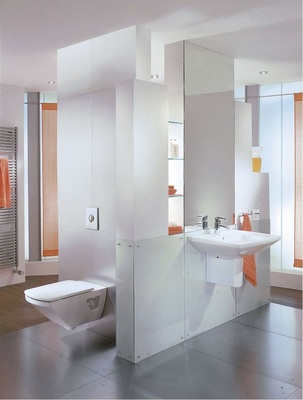 Die Gestaltungsmöglichkeiten mit Trockenbau-Montagesystemen sind schier unendlich, selbst freistehende Raumteiler sind möglich. So lässt sich das Badezimmer in Funktionsbereiche einteilen. - © Grohe
