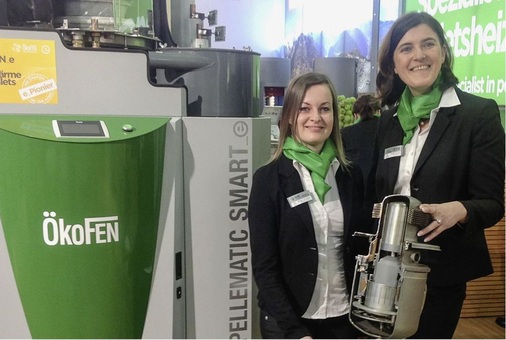 Bald wird es einen Pelletkessel mit Stirling geben. Die Pilotphase läuft vielversprechend, wie Produktmanagerin Miriam Gahleitner (l.) und Ge­schäftsführerin Beate Schmidt von Ökofen berichten.