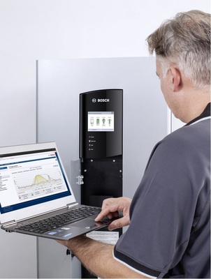 Konfiguration und Inbetriebnahme eines Lithium-Ionen-Speichers durch den Installateur.