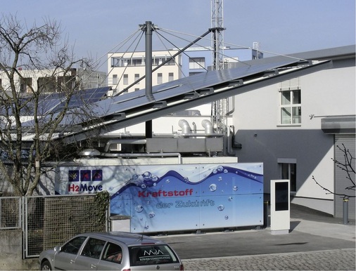 Der am einfachsten aus erneuerbaren ­Energien herzustellende Kraftstoff ist ­Wasserstoff – hier die H2-Tankstelle des Fraunhofer-Instituts ISE in Freiburg.