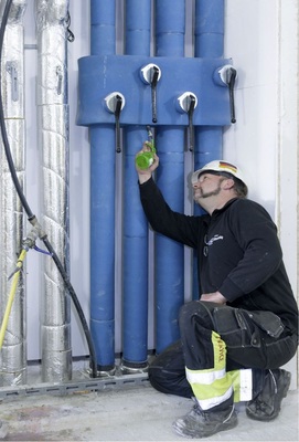 Die Dämmung von Rohrleitungen ist eine der einfachsten und ­effizientesten Maßnahmen zur Energieeinsparung in Gebäuden.