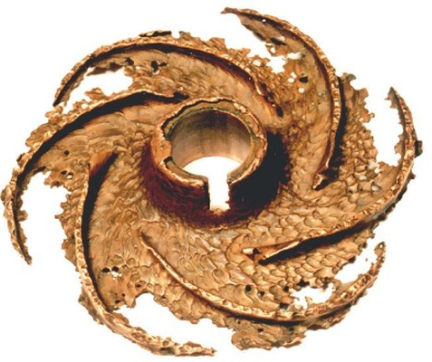 Ein ehemaliges Laufrad einer Kreisel­pumpe, das durch Kavitation völlig ­zerstört wurde und hier ein wirklich ­trauriges Bild abgibt.