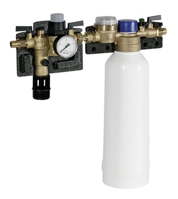 Nachfüllkombination für Heizungswasser NK300 von Honeywell, wahlweise mit Kartuschen für die Enthärtung oder die Vollentsalzung.