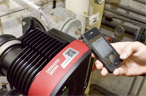Über den QR-Code auf dem Gehäuse lässt sich mit einem internetfähigen Handy direkt auf die Produktdokumentation der Pumpe zugreifen.