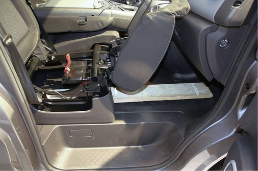 Passagier oder Fracht: Klappt man beim Renault Trafic bzw. Opel Vivaro das Sitzpolster hoch, lässt sich Langgut um etwa 80 cm weiter nach vorne in den Fußraum schieben.