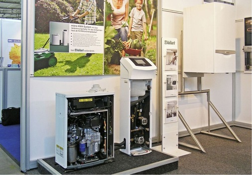 Das Mikro-KWK-Gerät Ecopower von Vaillant wird jetzt auch mit Batteriespeicher angeboten. Bisher undenk­bare Konstellationen mit PV-Anlagen, Wärmepumpe und Elektro-Heizpatrone werden salonfähig. - © Wolfgang Schmid

