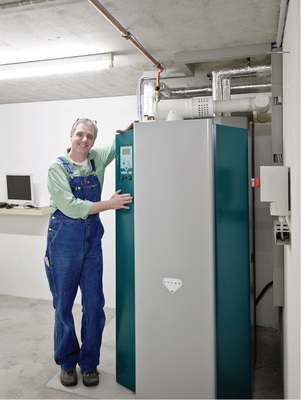 Auch bei Kompaktanlagen wie dem Stirling von Senertec ­erhöhen ­zusätzliche Stromspeicher den ­Eigenverbrauch drastisch.