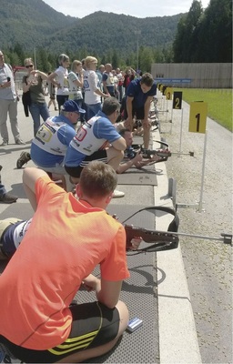 In Ruhpolding wurde die (inoffizielle) SHK-Biathlon-Meisterschaft ­ausgetragen. Bei 100 Anmeldungen ­musste die Meldeliste geschlossen werden. Sieger ­wurde ­die Vierermannschaft der Innung Augsburg, ­gefolgt von Nürnberg/Fürth und ­Bamberg.