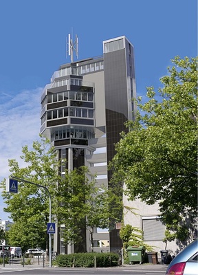 Das Bild zeigt eine Simulation des noch im Bau befindlichen Aquaturms. Mit seinen zwölf Etagen soll das fertige Bauwerk eine Höhe von 50 m erreichen.