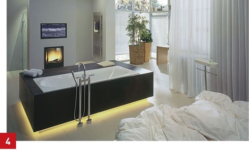 Beispiel für die Umsetzung des Lichtkonzeptes für „Licht zum ­Hinsehen“ (focal glow) mit einer indirekt beleuchteten Badewanne.