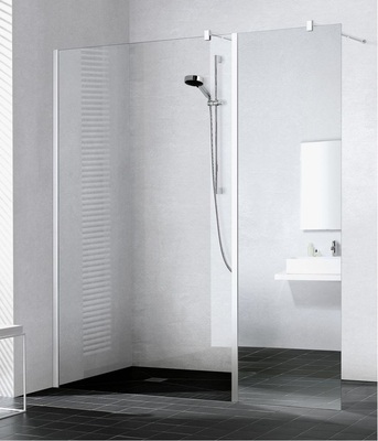 Die Walk-in XB Wall von Kermi mit zusätzlichem Festfeld besteht aus zwei einzelnen Teilen und ist daher leicht transportierbar.