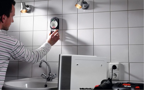 Ortungsgeräte können auch anzeigen, an welchen Stellen man bohren kann.