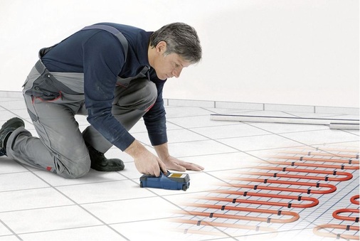 Kunststoffrohre von Fußboden- oder Wandheizungen erkennen nur hochwertige Geräte zuverlässig. - © Bosch
