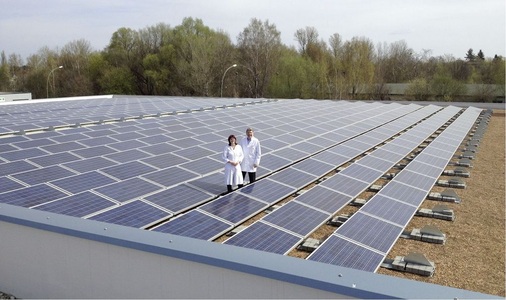 Die 180-kWp-Photovoltaik-Anlage auf dem Dach der neuen Produktionshalle ist ein Baustein des ökologischen Gesamtkonzepts der Berliner Eismanufaktur.