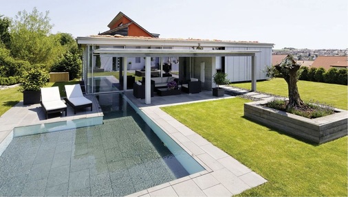 Vier auf vier Meter misst das Becken. Ein Ausschwimm­kanal führt ins Innere des ­Badehauses.