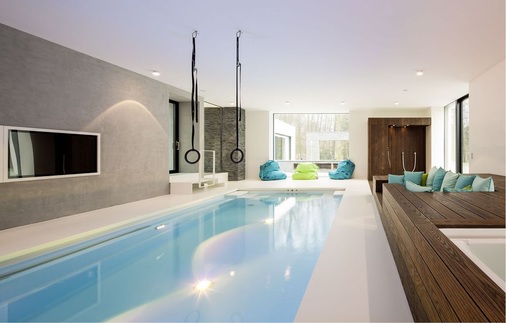 Die Klimatechnik ist auch im privaten Schwimmbad ein entscheidender Faktor, mit dem sich viel Energie sparen lässt.