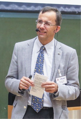 Für den GfKORR-Vorstandsvorsitzenden Professor Ralf Feser können Kupferrohre unter Berücksichtigung geltender Regelwerke optimal in der Trinkwasserinstallation eingesetzt werden.