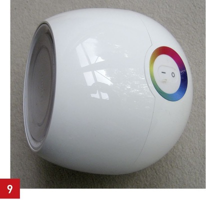 Living Color. Eine LED-Leuchte der Firma Philips mit RGB-LEDs.