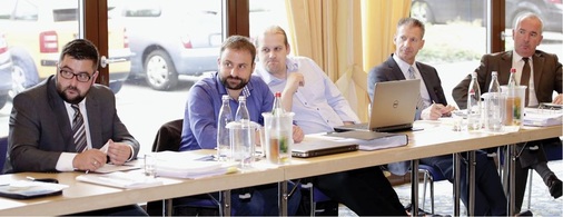 Schwächen zur Gebrauchstauglichkeit verschiedenster Produkte wurden unter den ­Technischen Referenten diskutiert (v.r.): Andreas Müller, Udo Wirges, Christian Wolf, ­Andreas Braun, Christian Winsel (alle ZVSHK).