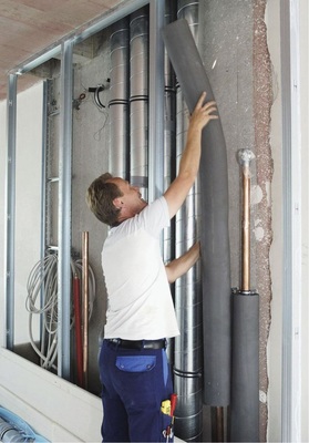 Zur Legionellen-Prävention zählt auch eine korrekte Isolierung der warm- und kaltgehenden Leitungen mit geeigneten Dämmstoffen.