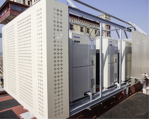 Die Außengeräte werden hinter Verkleidungen versteckt. So lässt sich VRF-Technik leicht auch in eine außergewöhnliche Architektur integrieren.