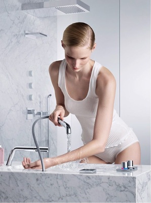 Kneipp-Kur ­wurde oftmals als „Urlaub für Oma“ belächelt. Nun sind Wasserbehandlungen gegen jedwede Gebrechen im Bad „zu Hause“ der Trend schlechthin. Spezielle Produkte machen es möglich.