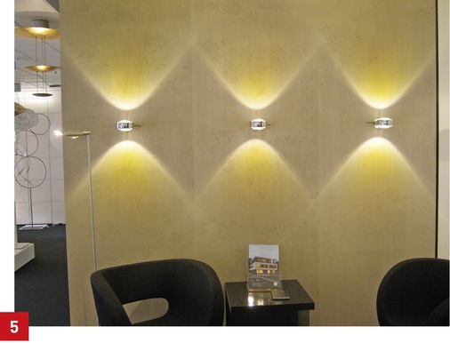 Der Eindruck von Gold kann auch durch Filter auf den ­Wandleuchten von Occio-Leuchten erreicht werden.