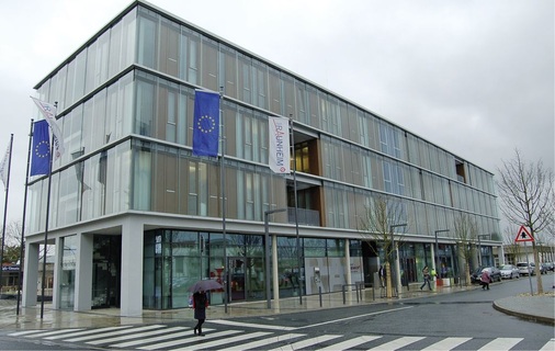 Das neue Rathaus der Stadt Raunheim ist gemäß Gütesiegel der Deutschen ­Gesellschaft für nachhaltiges Bauen ­geplant. Detaillierte Projektinfos finden Sie im Infokasten.