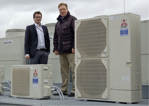 TGA-Fachplaner Dipl.-Ing Andreas Will (rechts) bekam bereits ­während der Planungsphase für das Rathaus in Raunheim Unter­stützung durch Planerberater Oliver Krcmar.