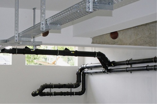 Kunststoffrohre werden aus den ­verschiedensten Werkstoffen und Werkstoffkombinationen hergestellt und dominieren gemeinsam den Markt als „brennbare Rohrsysteme“.