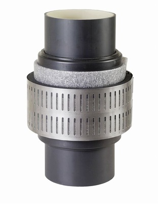 Je nach Hersteller gibt es eigene oder handelsübliche Abschottungs­lösungen für Rohre.