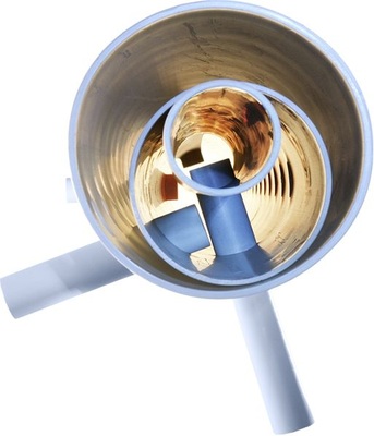 Optimal arbeitet der Oskar Smart Energy mit einem Schichtspeicher wie dem Oskar zusammen — das Bild zeigt den Schichteinsatz des Oskars von oben.