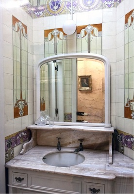 Die Verschmelzung von Kunst und Leben im Jugendstil machte auch vor dem Badezimmer nicht Halt.