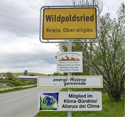 Seit Mitte der 1990er-Jahre wurden in Wildpoldsried im Landkreis Oberallgäu rund 24 Millionen Euro in Windkraft, PV und Biogasanlagen ­investiert. - © Margot Dertinger-Schmid
