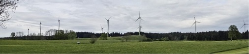 Insgesamt neun Windenergieanlagen hat die Gemeinde Wildpoldsried im Rahmen ihres Energie- und Effizienzkonzepts in die Landschaft gebaut.