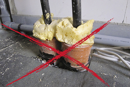 
In mehr als 60 % der nicht unterkellerten Neubauten werden laut FHRK nach wie vor Abwasserrohre einbetoniert.
