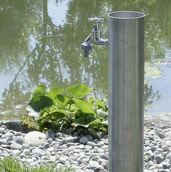 <p>
Zapfstelle für Regenwasser im Garten.
</p>

<p>
</p> - © Bild: Mall

