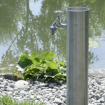 
Zapfstelle für Regenwasser im Garten.



