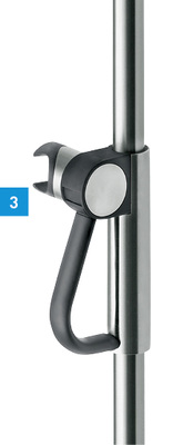 
Brausekopfhalter ErgoSystem (FSB): Beim Stellhebel für die Duschbrause verbindet Hersteller Franz Schneider Brakel Funktion und Design. Alle wesentlichen Komponenten sind optisch gekennzeichnet und gegeneinander abgesetzt. Eine sichere und leichte Handhabung wird mit Hilfe der Schwerkraft unterstützt, sodass auch eine einhändige Bedienung ohne Kraftaufwand möglich ist. Der Halter lässt sich sowohl rechts- als auch linksseitig anbauen.
