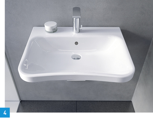 
Waschtisch DuraStyle Vital von Duravit: Die unterfahrbare Keramik wurde nach ergonomischen Gesichtspunkten entwickelt, verbunden mit dem Anspruch an hochwertiges Design. Die Einbuchtung im sehr schlank gestalteten Waschbecken ermöglicht ein bequemes Nutzen auch im Sitzen. Als Teil des umfassenden Badprogramms DuraStyle lässt sich der Waschtisch mit allen übrigen Produkten der Hersteller-Serie kombinieren.
