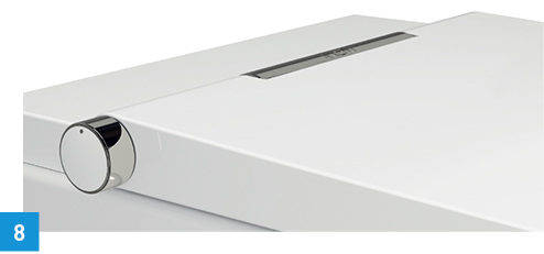 
Dusch-WC Axent One von Axent: Der Schweizer Hersteller verspricht eine intuitive Handhabung, denn die Möglichkeiten des seitlich angebrachten Multifunktionsknopfes beinhalten eine individuelle Einstellung der Duschfunktion und deren Wiederholung, bis sie wieder mit einem Klick geändert wird. Optional kann die Einstellung auch per Fernbedienung erfolgen. Die dezente Beleuchtung des Bedienknopfs erleichtert die Orientierung bei Dunkelheit. Das Dusch-WC lässt sich bodenstehend oder wandhängend einbauen.
