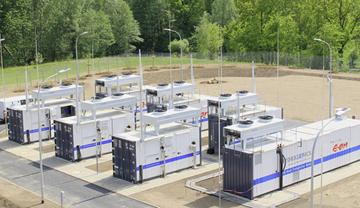 



Mit Power-to-Gas lässt sich Strom in Wasserstoff umwandeln. Die Pilotanlage der Eon in Frankenhagen erzeugt 360 m
3
 H
2
 pro Stunde, was einer Leistung von 2 MW entspricht.

