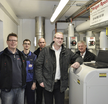 
Das Installationsteam der Heizungsbaufirma Krüger Apen konnte die Anlage aufgrund einer durchgängigen Systemtechnik zügig installieren. 
