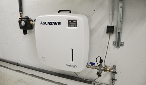 
Zur Wasseraufbereitung wurde das System Aguasave in die Anlage integriert. Mit diesem lassen sich pH-Wert und Leitfähigkeit des Wassers stabilisieren.



