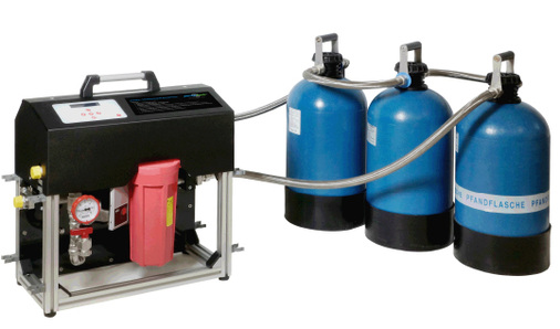 
System Permaline zur Heizungswasseraufbereitung ohne Betriebsunterbrechung mit drei angeschlossenen Mischbettpatronen PS 21 000 IL. Das Verfahren kann bis 65 °C und 4 bar eingesetzt werden.
