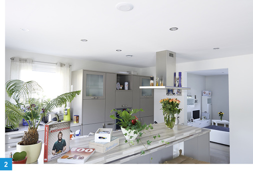 
In Wintermonaten sollten Nutzer die Feuchterückgewinnung der Wohnungslüftung unterstützen. Pflanzen oder der Wäscheständer bringen Feuchteeinträge. 
