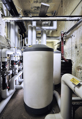 
Die beiden Wärmepumpen-Speicher von Stiebel Eltron versorgen die Montessori-Schule mit Warmwasser.
