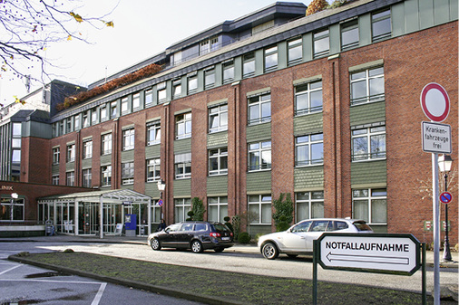 
Für Krankenhäuser lohnt sich die Investition meist durch hohe Renditen. Bei Wohngebäuden kann in der Regel jedoch keine Wirtschaftlichkeit nachgewiesen werden.



