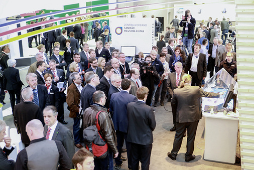 
Wann ist dicke Luft? Wenige Atemzüge reichen bereits dem Glashaus-Modell, um zu demonstrieren, wie notwendig ein Mindestluftwechsel für dichte Gebäude ist.
